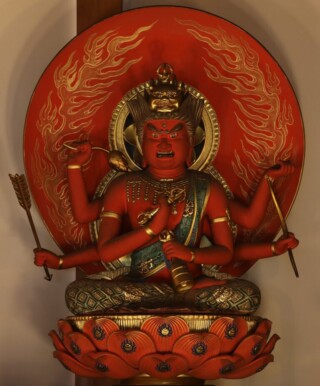 愛染明王坐像-768x926