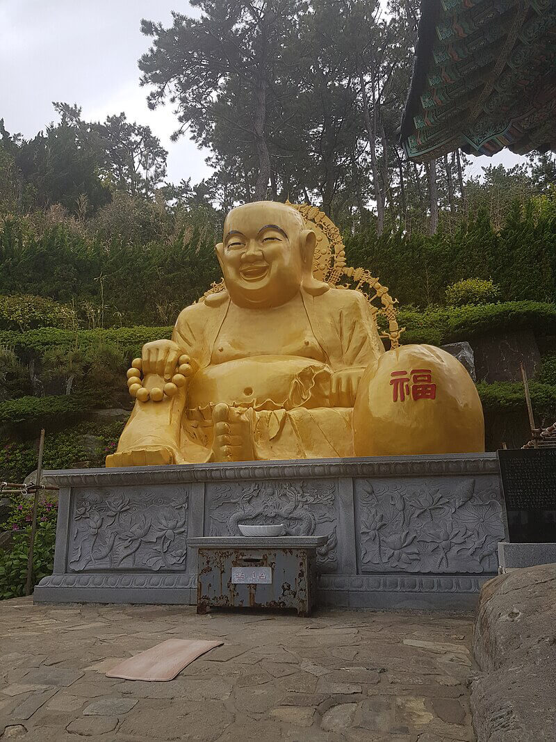 海東龍宮寺にある黄金の布袋像