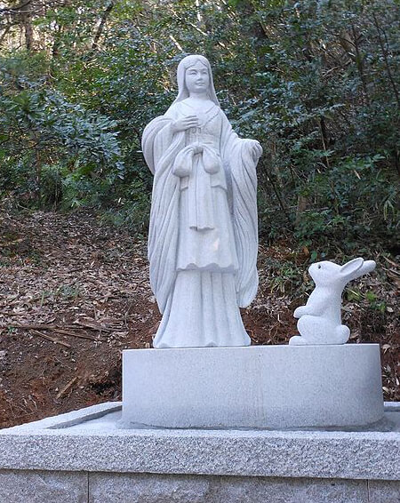 瀬織津姫の石像（鳥取市桜谷神社）