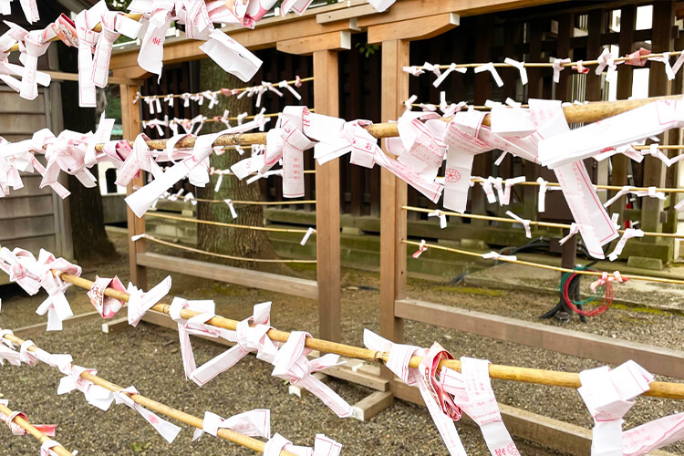 日本人の生活・宗教観と占いの浸透具合の関連性