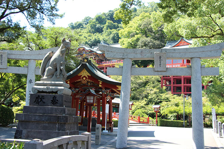 祐徳稲荷神社の入り口付近にある狐の像