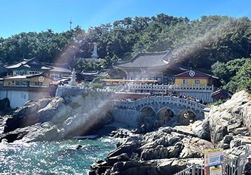 釜山「海東龍宮寺(ヘドンヨングンサ)」海岸沿いの竜宮城のようなお寺へ!