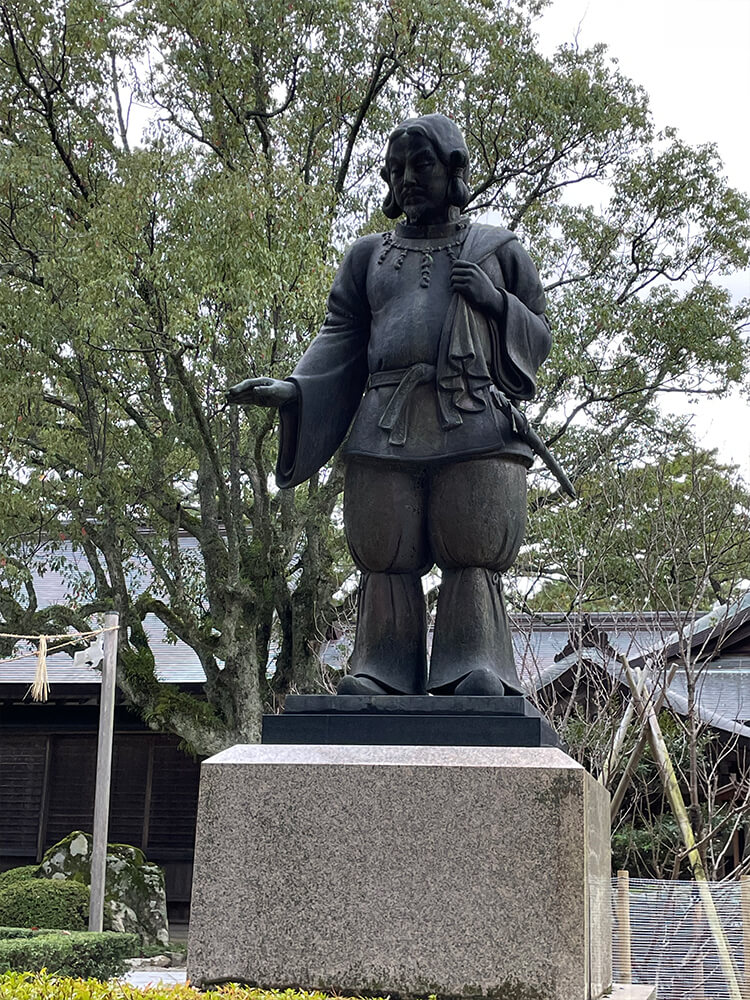 出雲大社の境内にある『御慈愛の御神像』