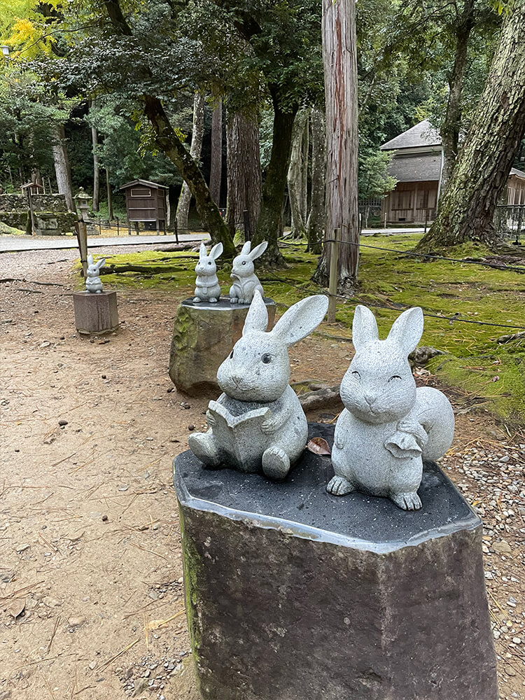 出雲大社の境内にあるウサギの石像 その2